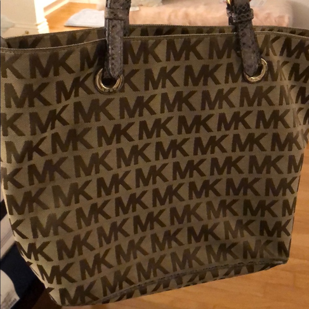 Michael Kors purse
